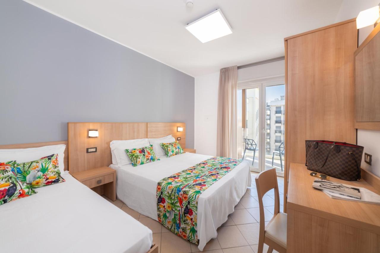 Hotel Amalfi - Smart Hotel Riccione Esterno foto
