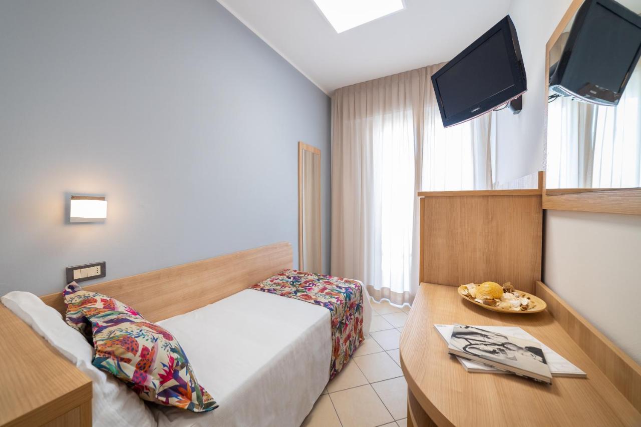 Hotel Amalfi - Smart Hotel Riccione Esterno foto