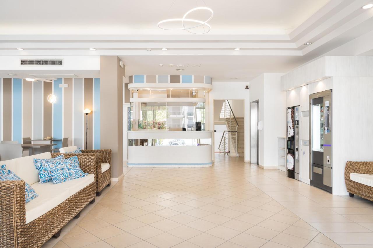 Hotel Amalfi - Smart Hotel Riccione Esterno foto